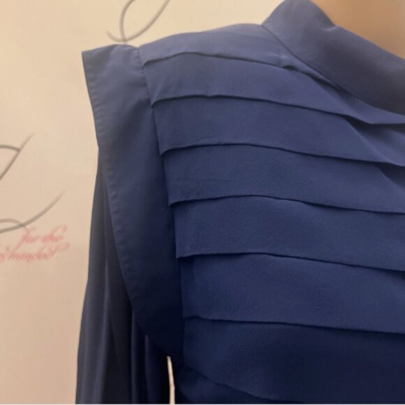 Monique Lhuilier. Sz 36. Designer. $119 Navy Pleated. Silk. Long Sleeve. B127 - Picture 4 of 8